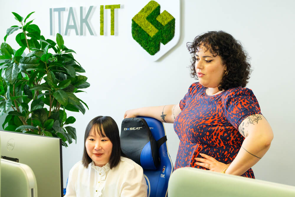 team-itak-1 L'équipe ITAK IT au travail